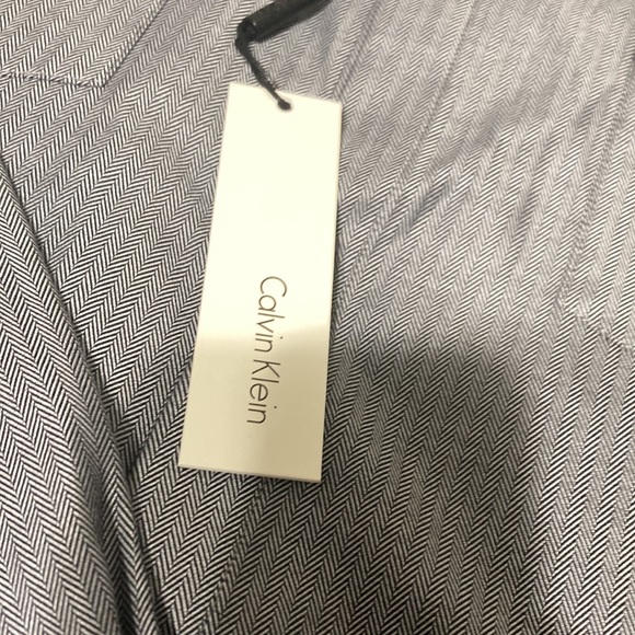 Lg Calvin Klein button up - Picture 3 of 5